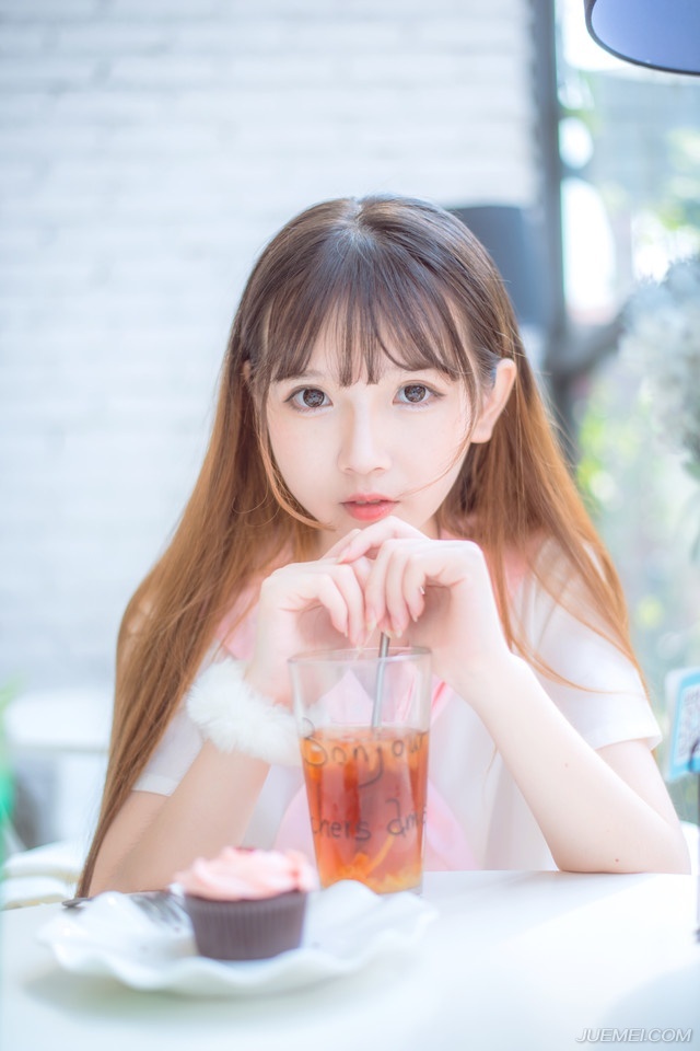 “如果有人将我的行踪报知江东的话，他们就会知道了。”陈到收起了笑容，看着伏德。